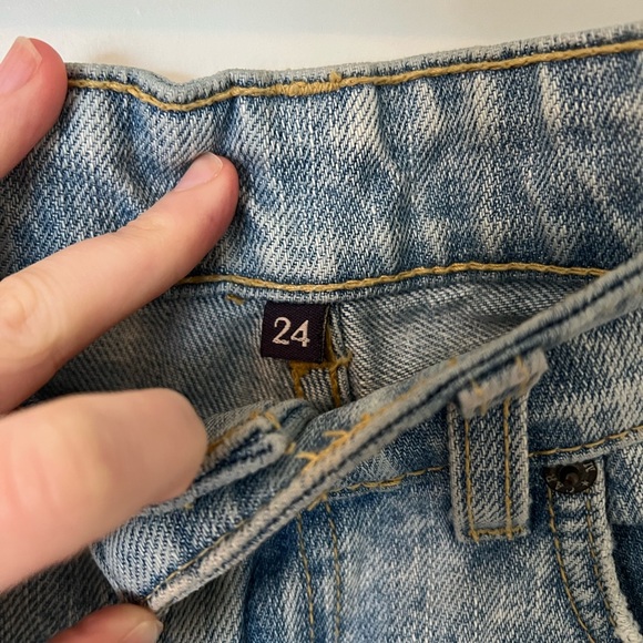 Distressed Carmar Jeans - Picture 3 of 5